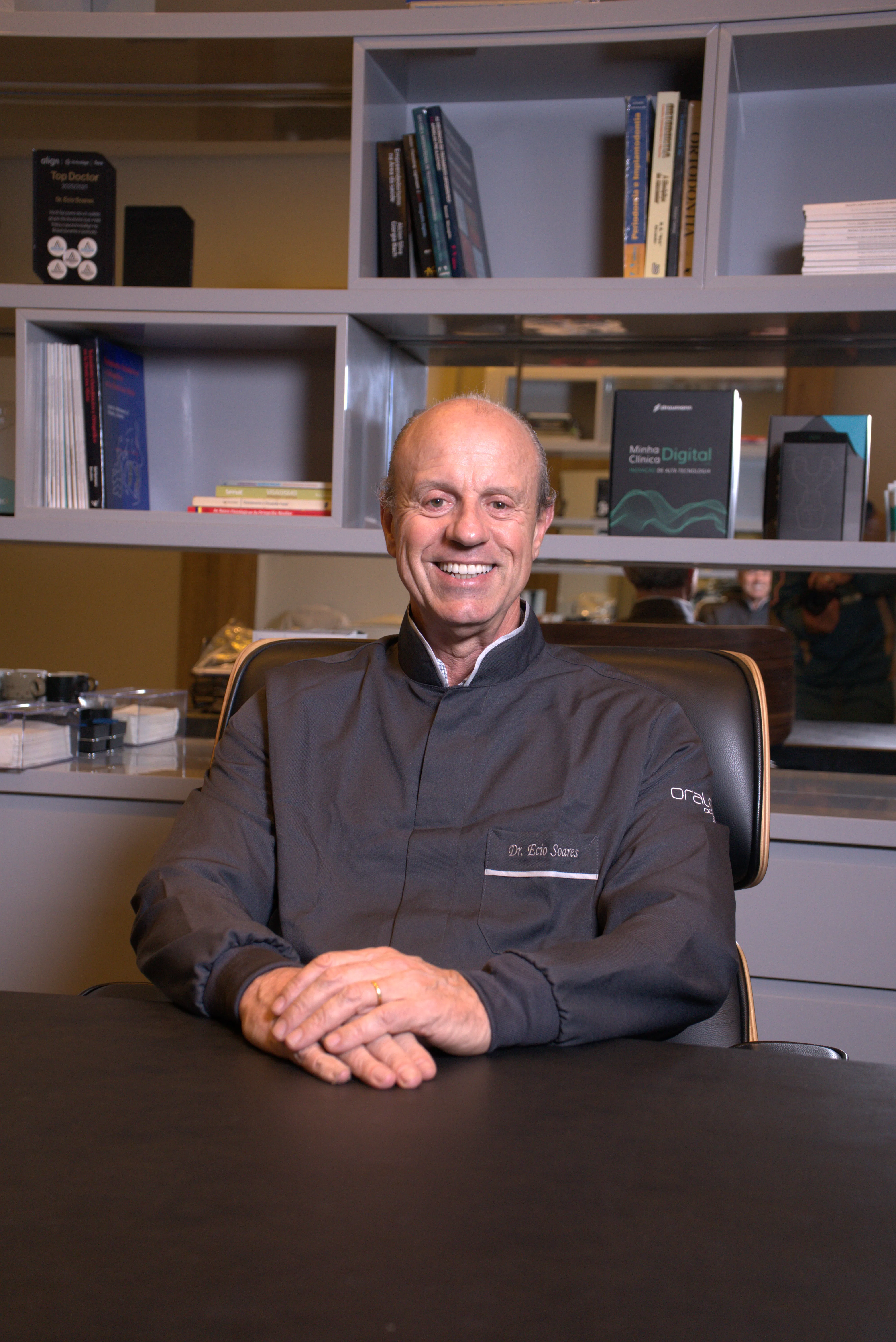 Dr. Écio Soares
