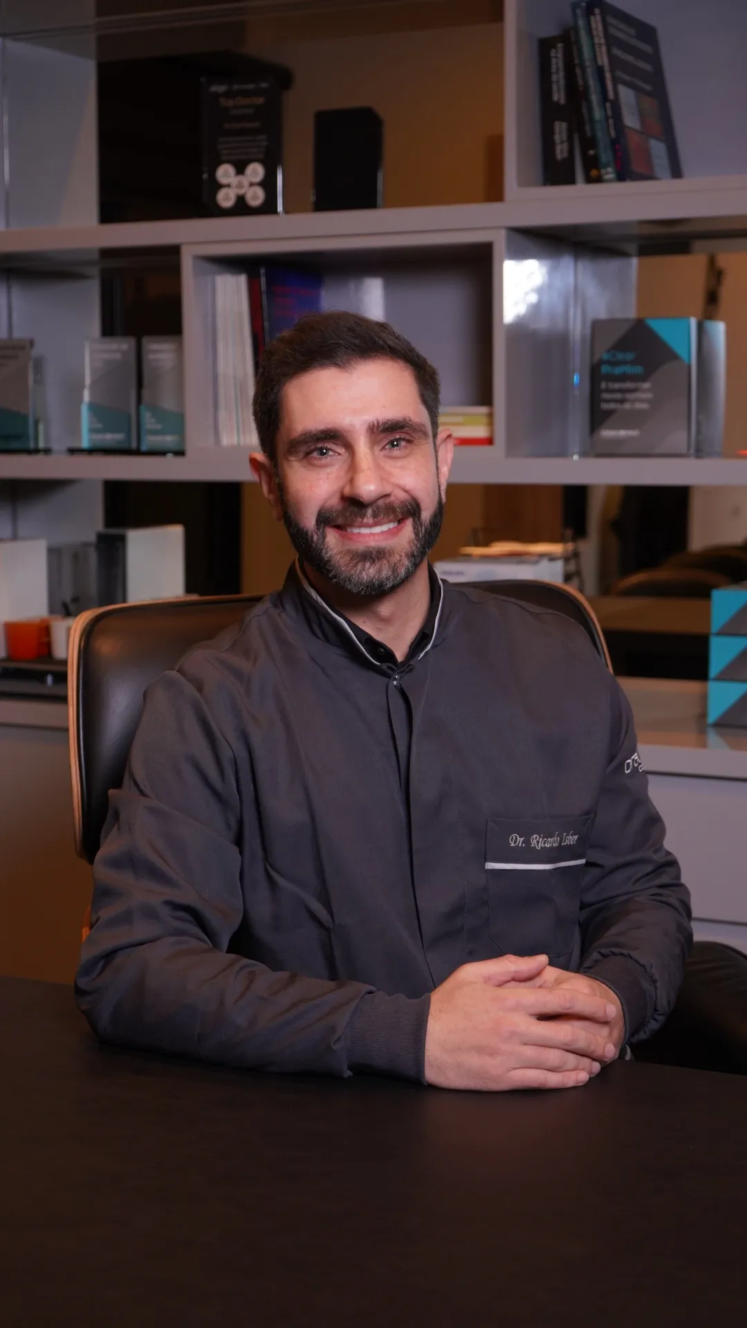 Dr. Ricardo Isber